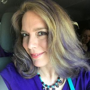 Meet your Posher, Amanda 💜🤗